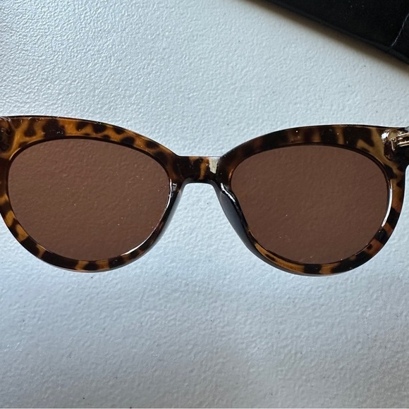 Saint Owen X Curateur Wylde Tortoise Shell Sunglasses with Case - Picture 4 of 6